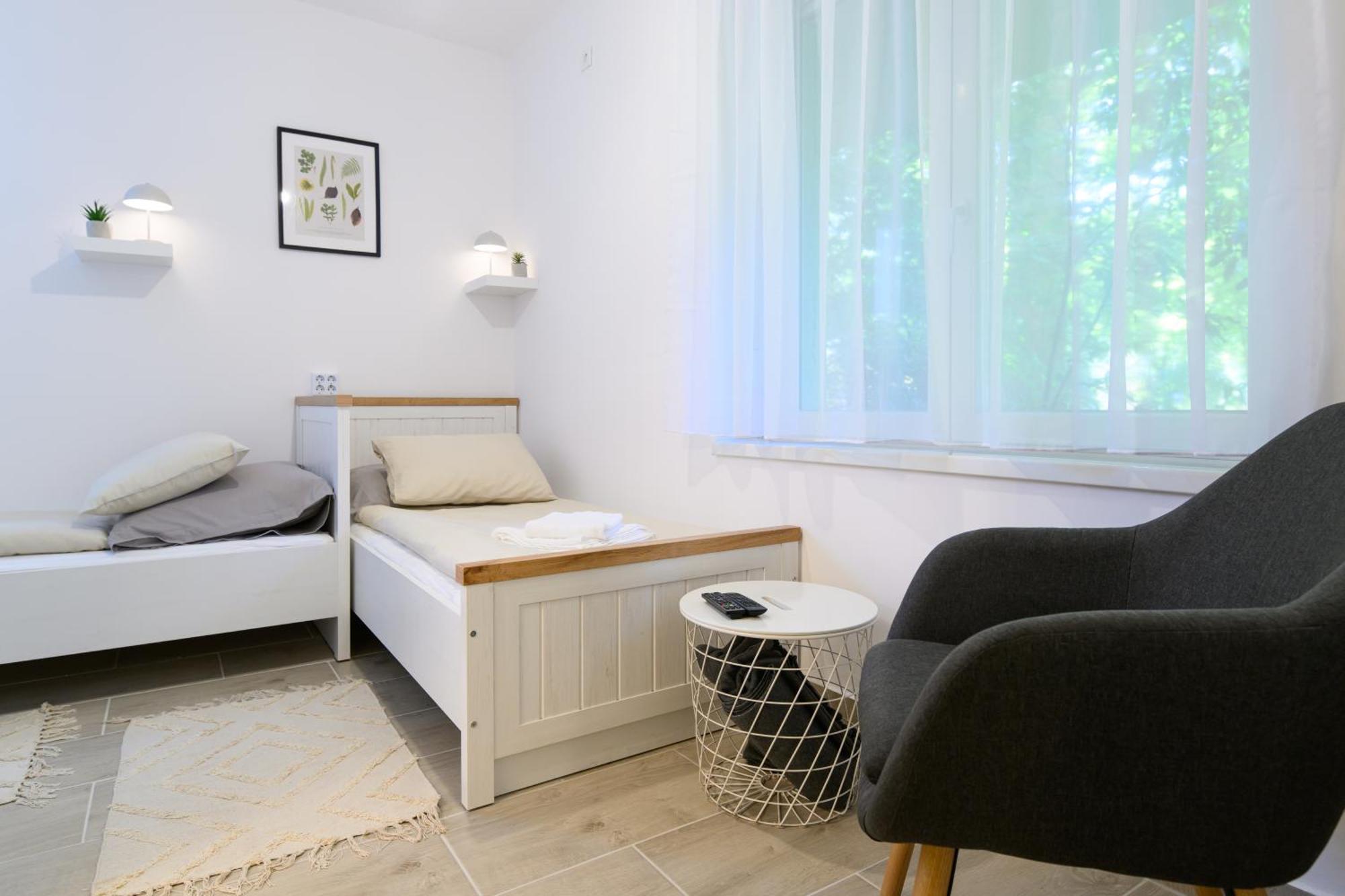 Zentrea Apartman 埃格尔 外观 照片